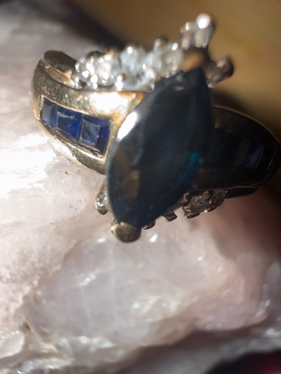 Vintage 10 karat yellow gold, Sapphire, and Diamond ring Sz 7 - Picture 14 of 17